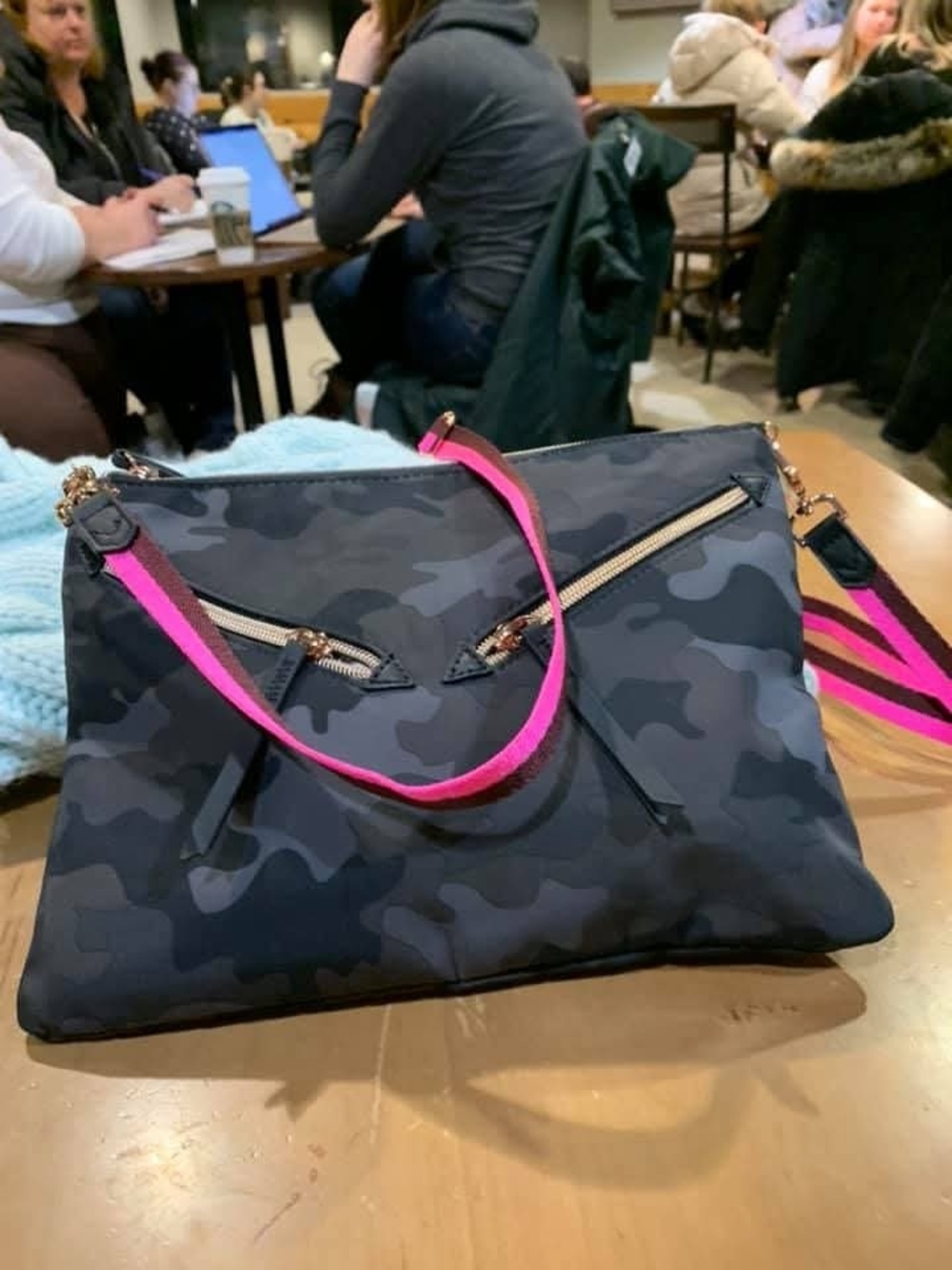 Stella & Dot The Lady Boss Crossbody Bag In Camo with Pink Strap NWT - Picture 6 of 13
